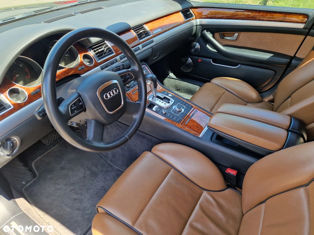 Audi A8 6.0 W12 L Quattro - 12