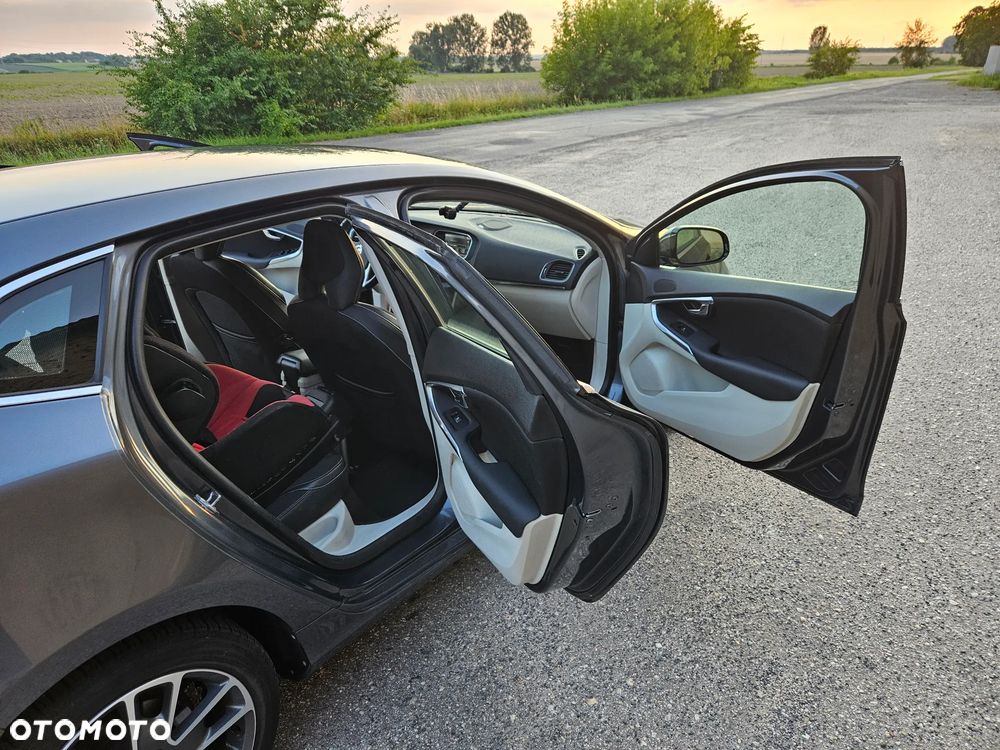 Volvo V40 D2 - 32