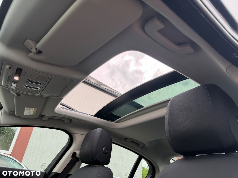 Jaguar XE 20t Prestige - 26