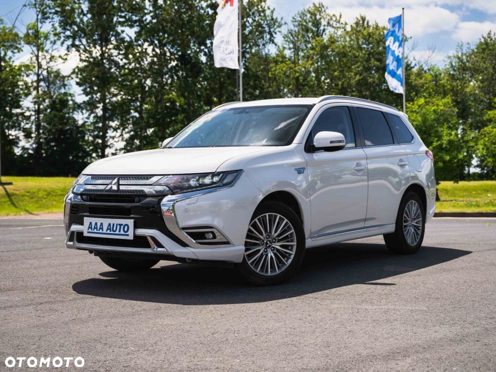Mitsubishi Outlander - 2
