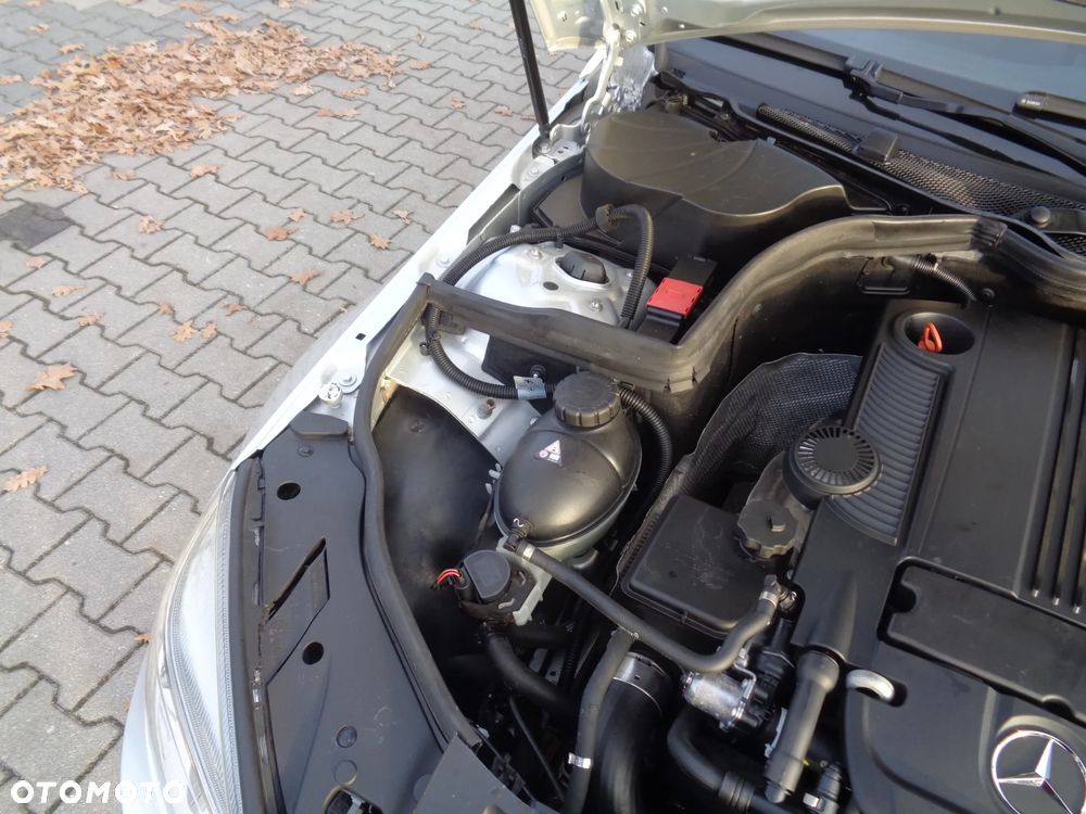 Mercedes-Benz Klasa C 180 CGI BlueEFFICIENCY Avantgarde - 21