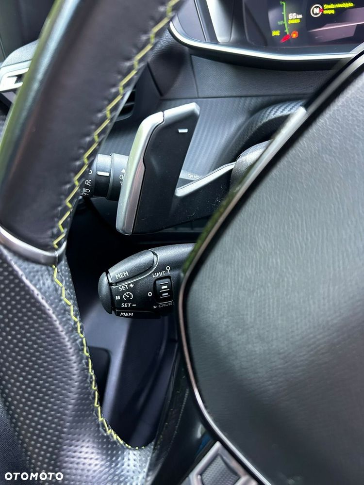 Peugeot 208 - 17