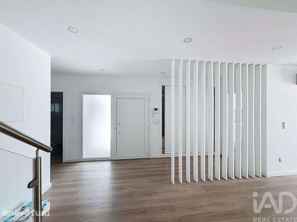 Casa T4 em Fernão Ferro de 217,00 m2 - Grande imagem: 2/30