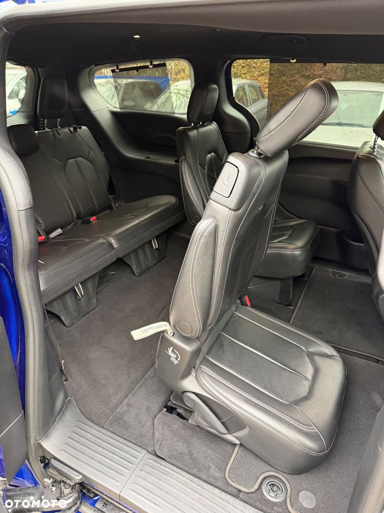 Chrysler Pacifica - 16