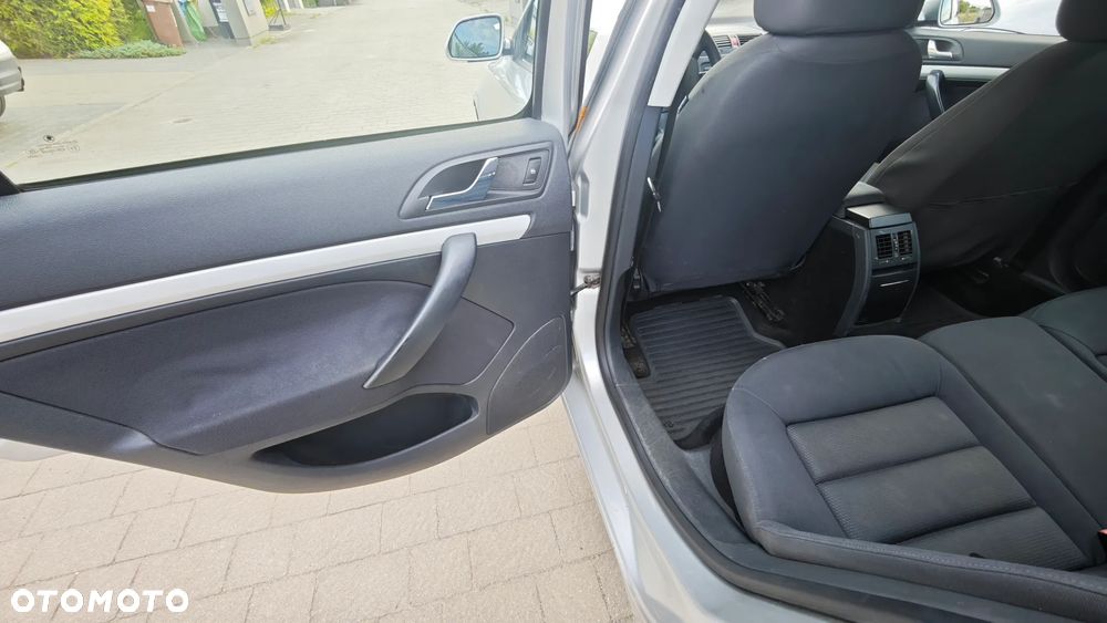 Skoda Octavia 1.6 FSI Ambiente - 16
