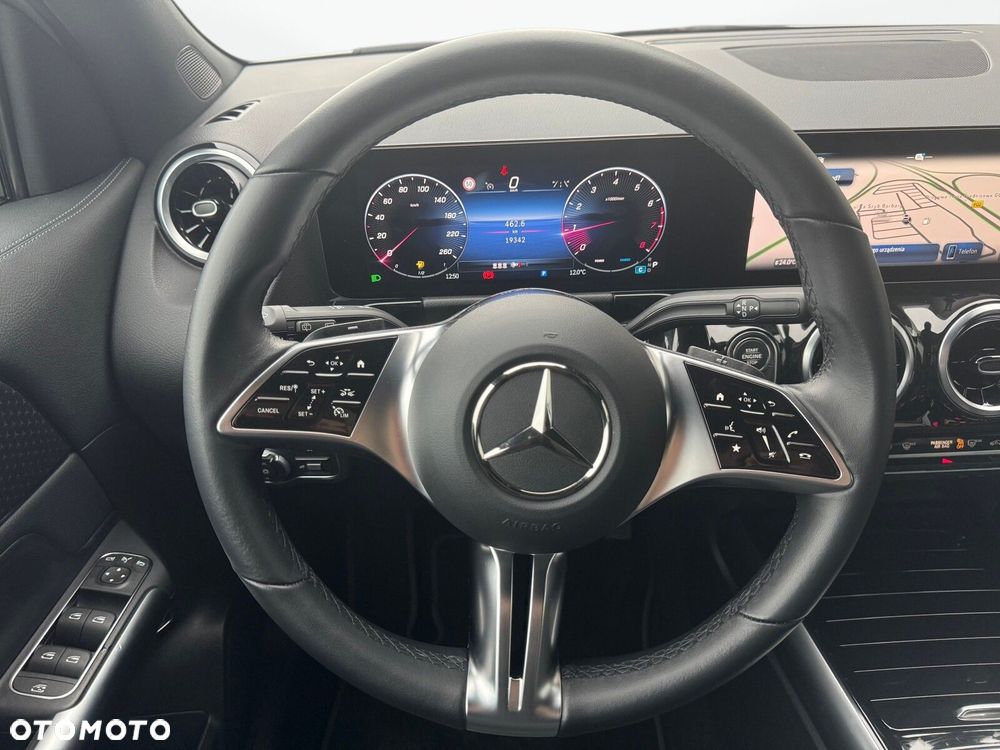 Mercedes-Benz GLA - 14