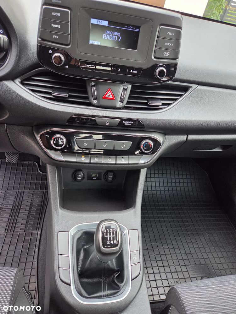 Hyundai i30 1.5 DPI Classic + - 19