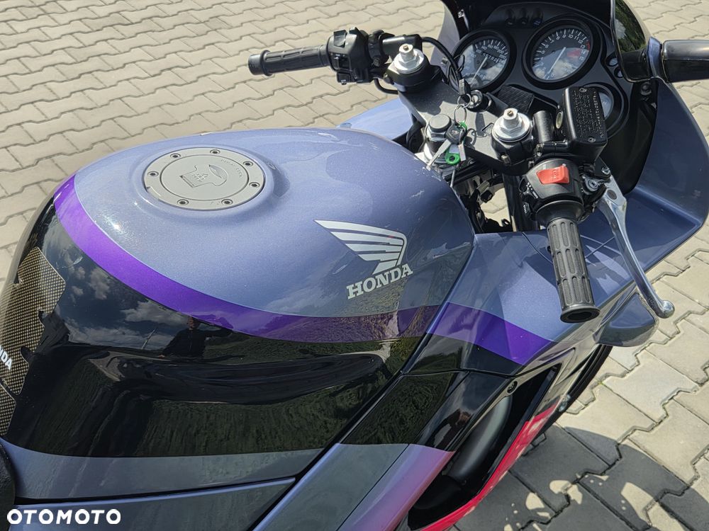 Honda CBR - 18