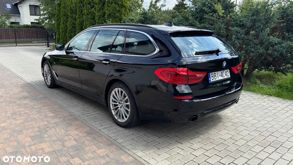 BMW Seria 5 520d Sport Line - 4