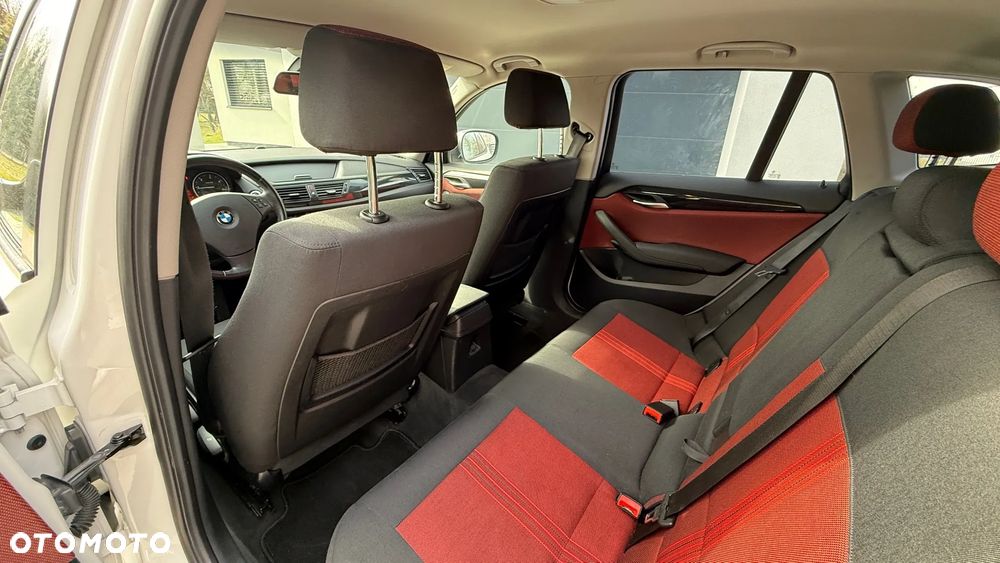 BMW X1 sDrive18d - 9