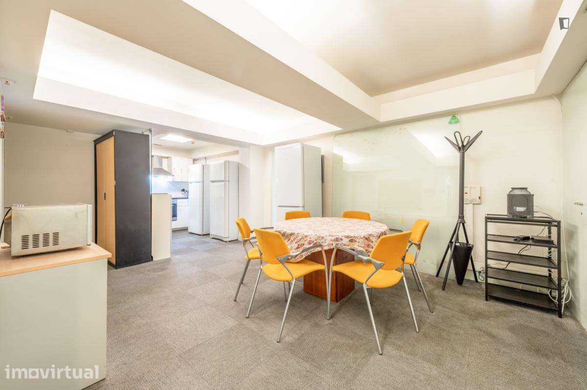 Quarto - localizado em Lisbon - Grande imagem: 5/26