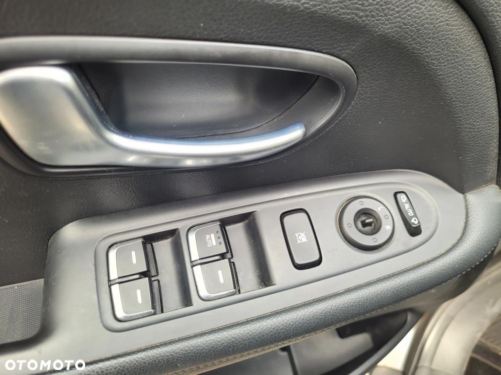 Kia Carens 1.6 GDI ISG Vision - 18