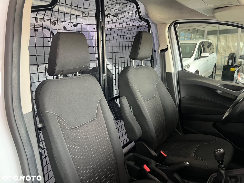 Ford Transit Courier - 30