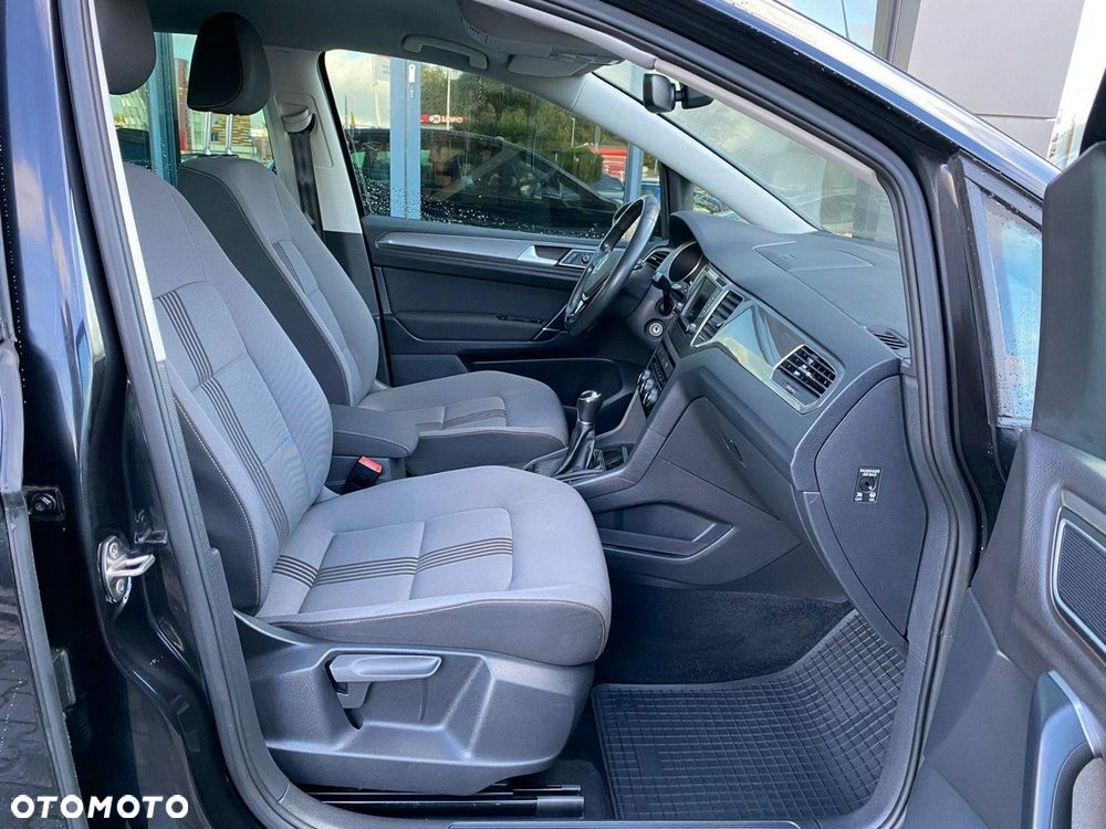 Volkswagen Touran - 15