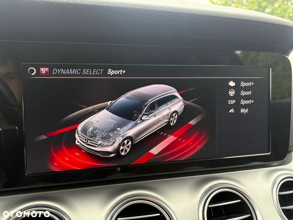 Mercedes-Benz Klasa E 300 de T 9G-TRONIC - 32