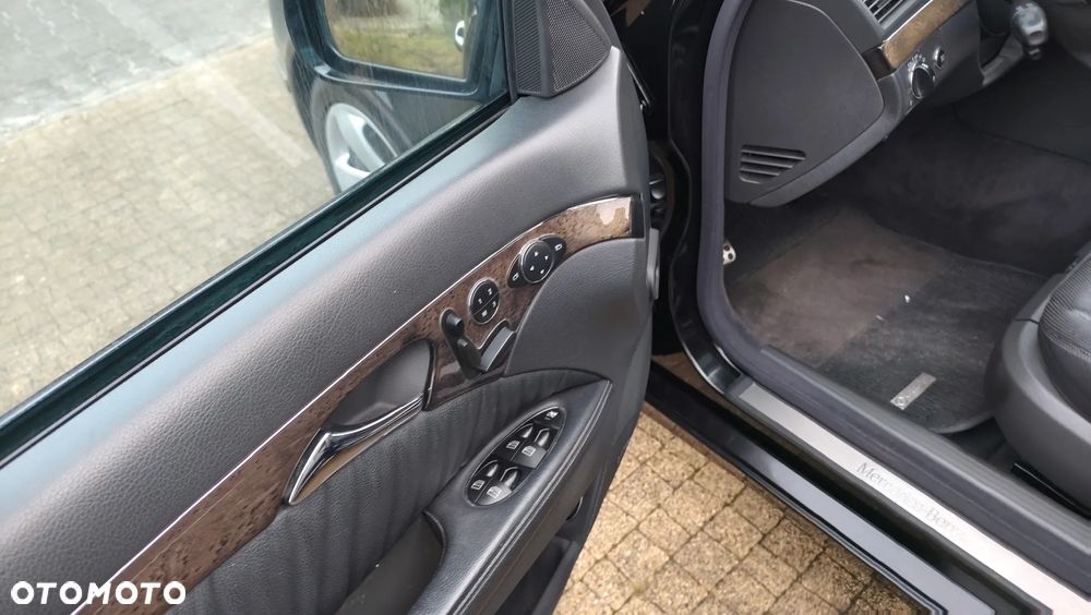 Mercedes-Benz Klasa E 500 4Matic Avantgarde Sport Edition AMG - 38