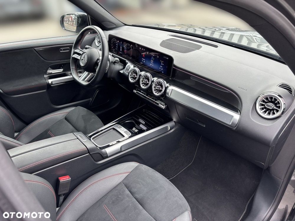 Mercedes-Benz GLB - 16