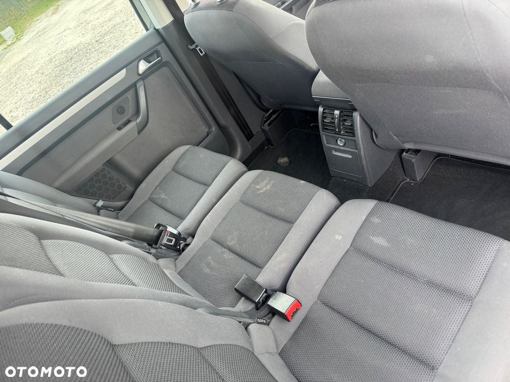 Volkswagen Touran 1.6 TDI DPF DSG Cup - 12