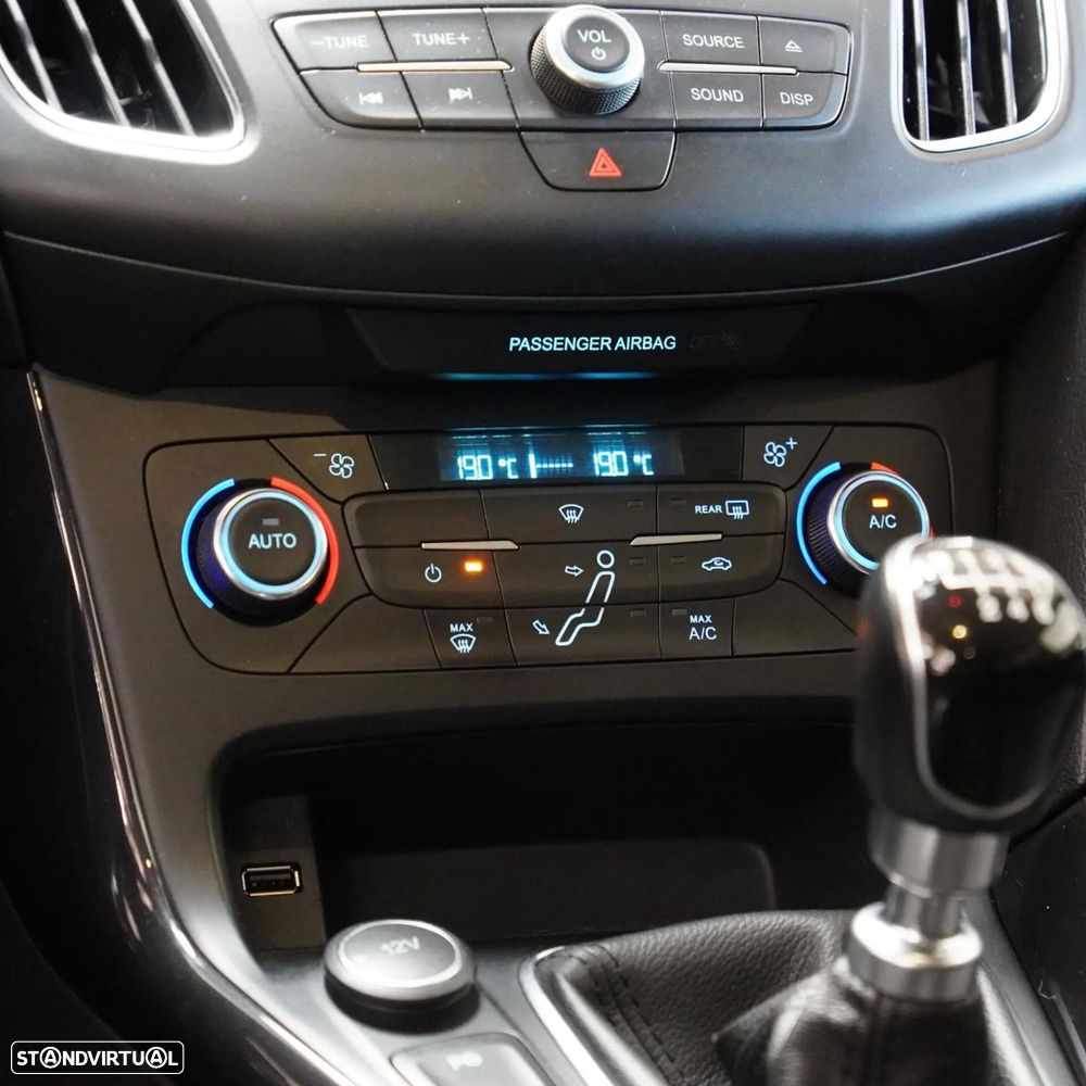 Ford Focus SW 1.0 EcoBoost Active - 28