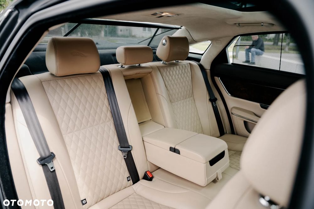 Jaguar XJ 3.0 T LWB AWD Portfolio - 23