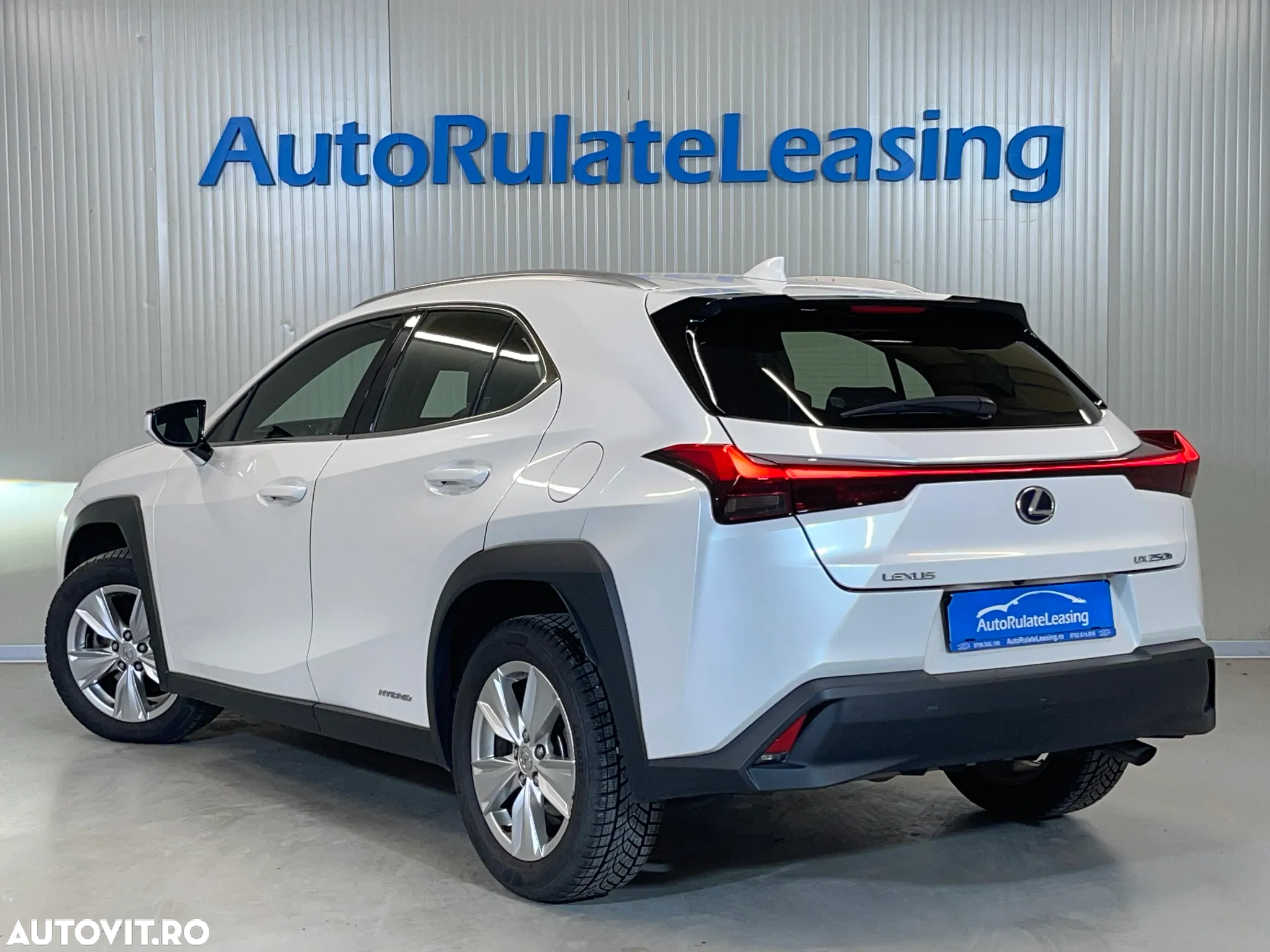 Lexus UX 250h Business Edition - 4