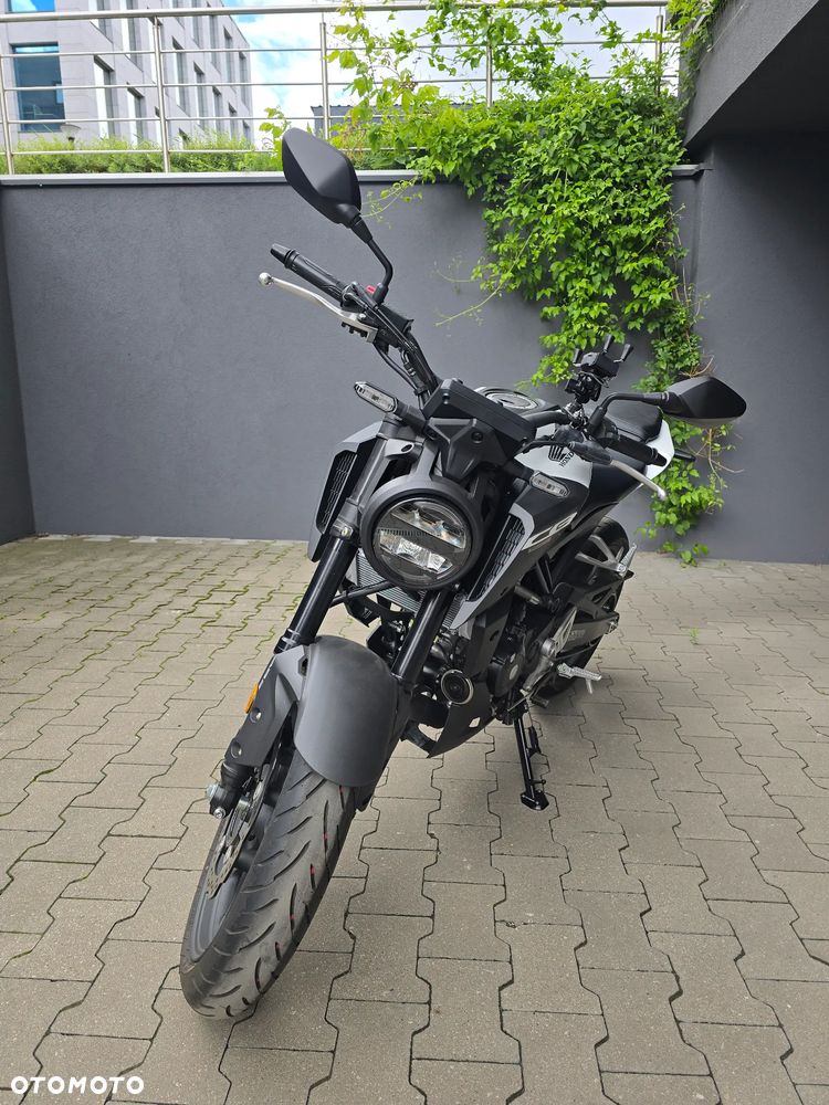 Honda CB - 1