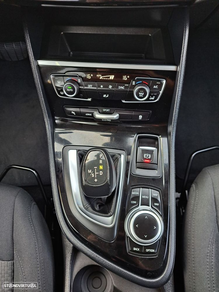 BMW 225xe Active Tourer - 10