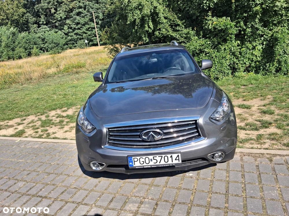 Infiniti Q70 - 1