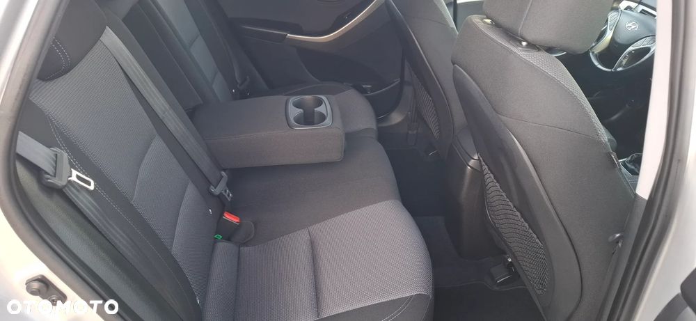 Hyundai i30 ver-1-6-crdi-passion - 14