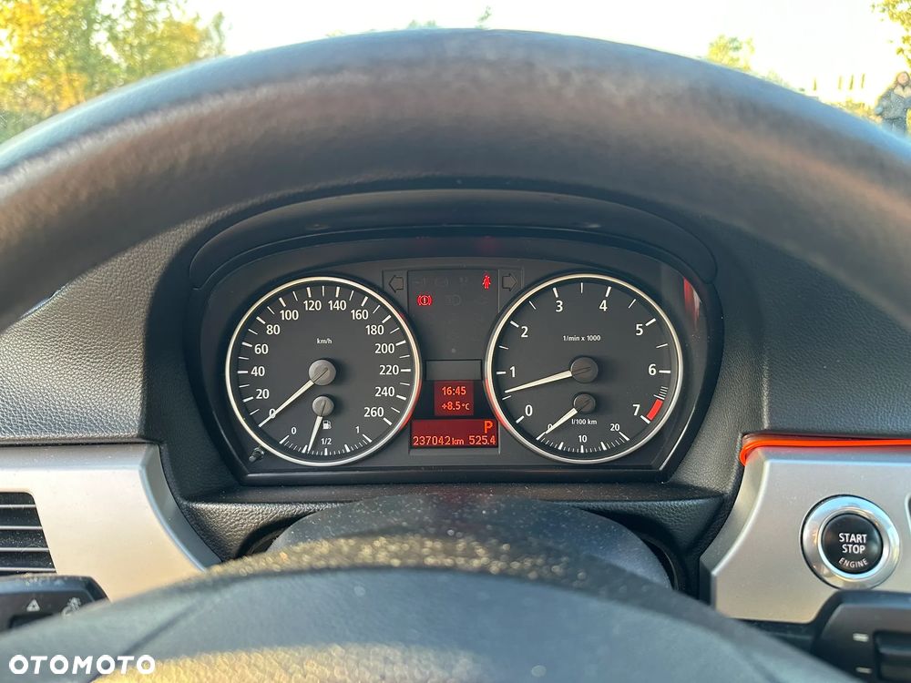 BMW Seria 3 320i - 12