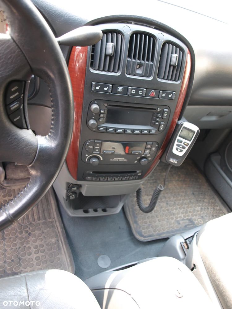 Chrysler Grand Voyager - 24