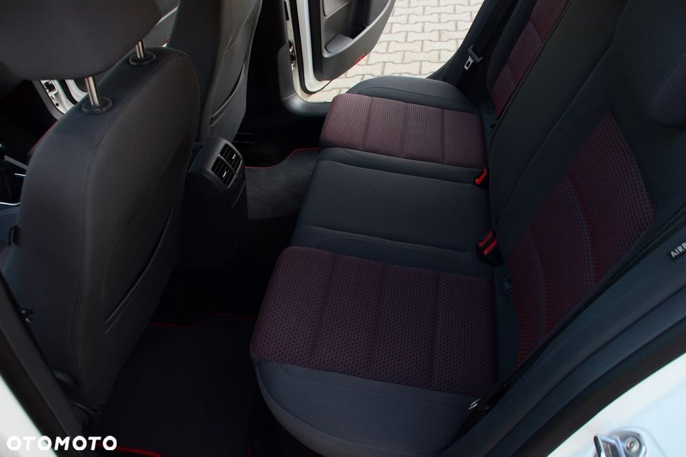 Volkswagen Golf - 22