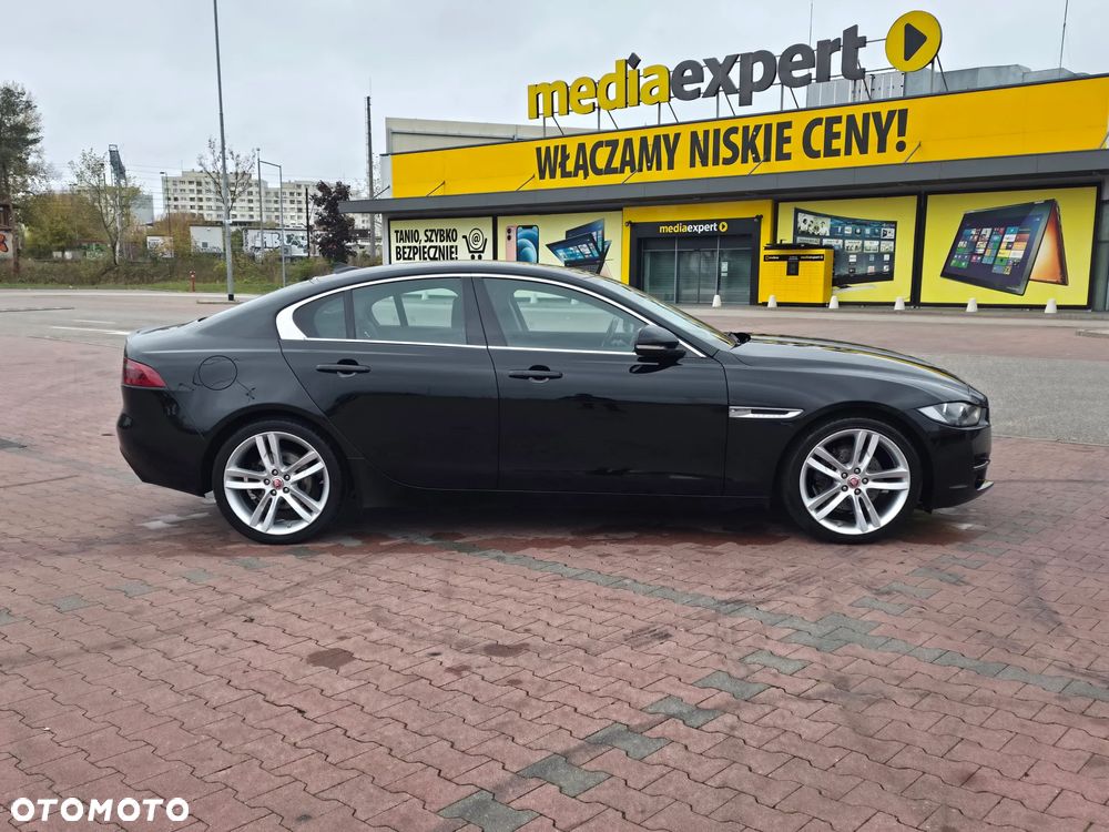 Jaguar XE 20d Prestige - 4