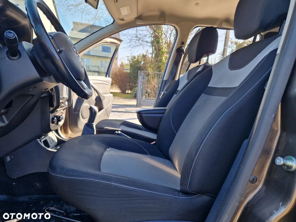 Dacia Duster 1.6 SCe Laureate S&S - 20