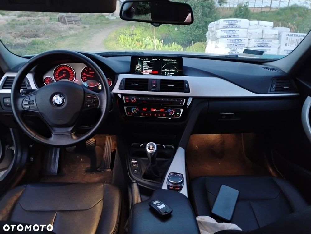 BMW Seria 3 320i xDrive - 21