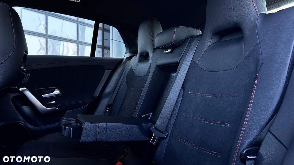 Mercedes-Benz CLA - 26