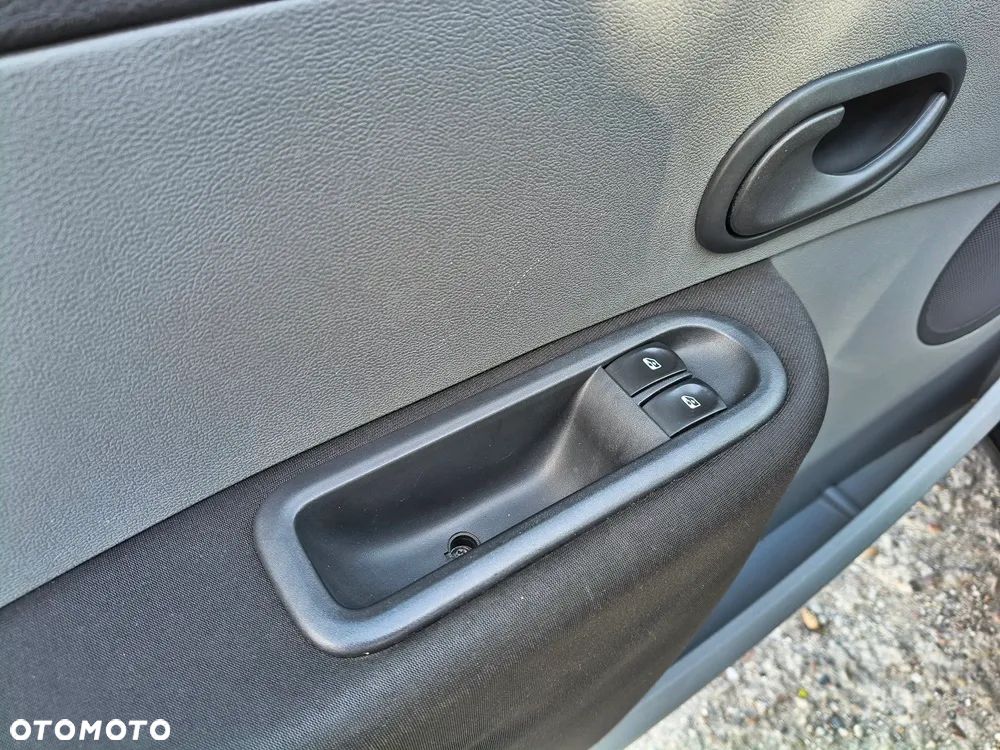 Renault Clio 1.2 16V Authentique - 19