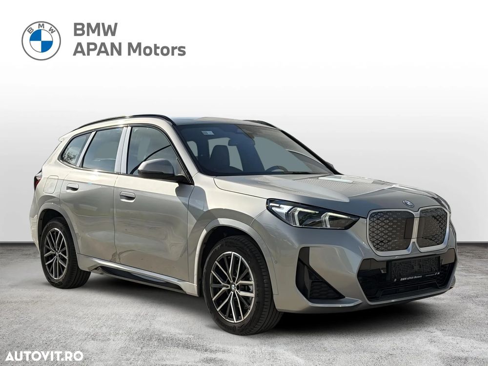 BMW iX1 eDrive20 M Sportpaket - 8