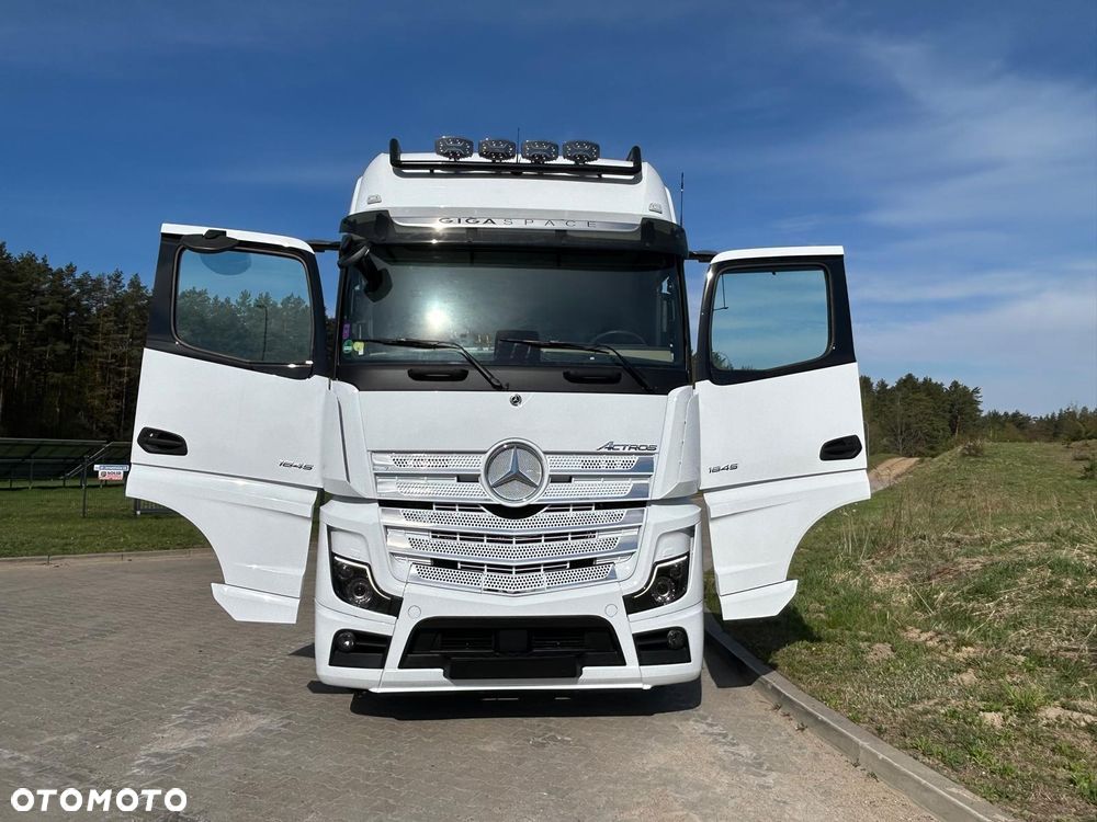 Mercedes-Benz Actros - 13
