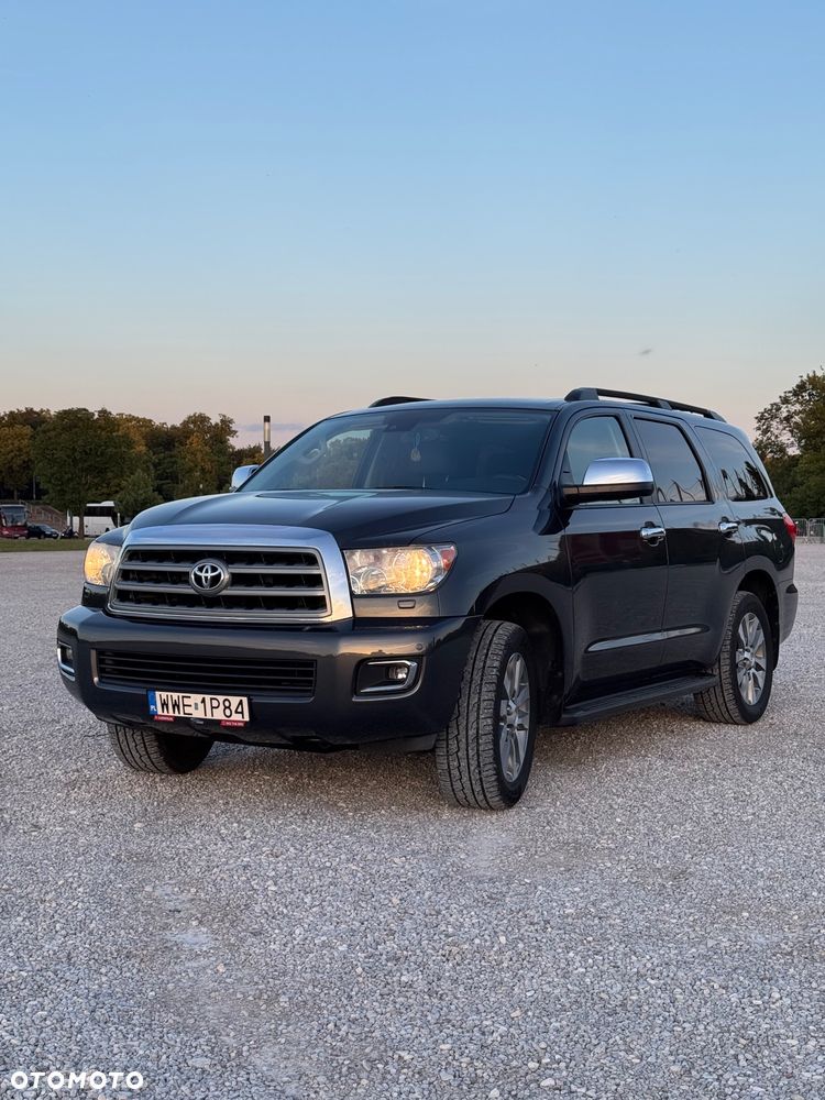 Toyota Sequoia - 2