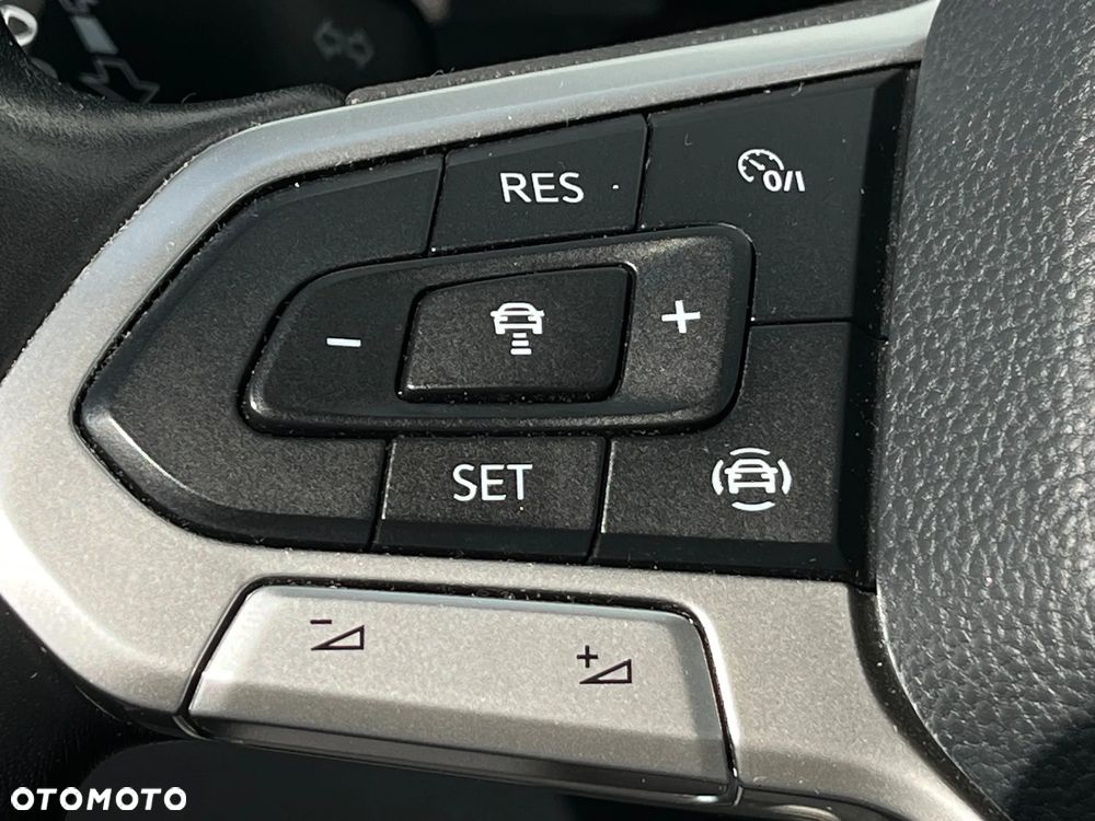 Volkswagen Golf VIII 1.5 TSI EVO Life - 20