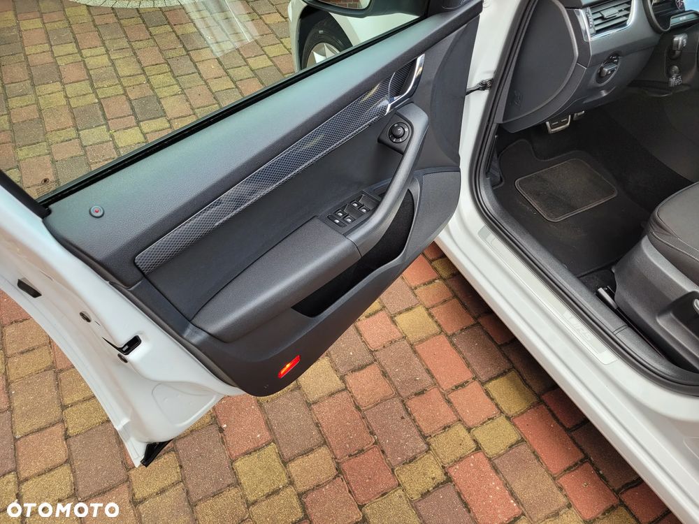 Skoda Octavia Combi 2.0 TDI DSG RS - 14