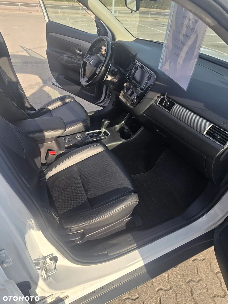 Mitsubishi Outlander 2.0 Instyle Navi 4WD CVT - 9