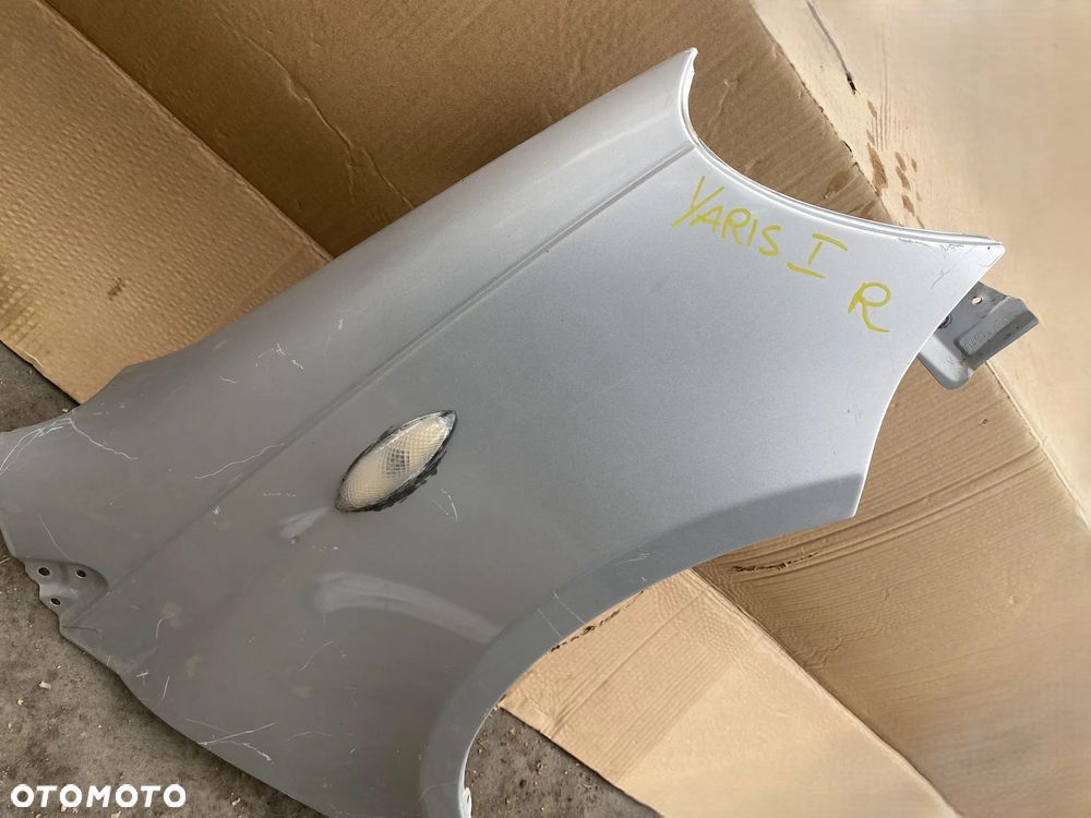 Błotnik Toyota Yaris I prawy OE - 2