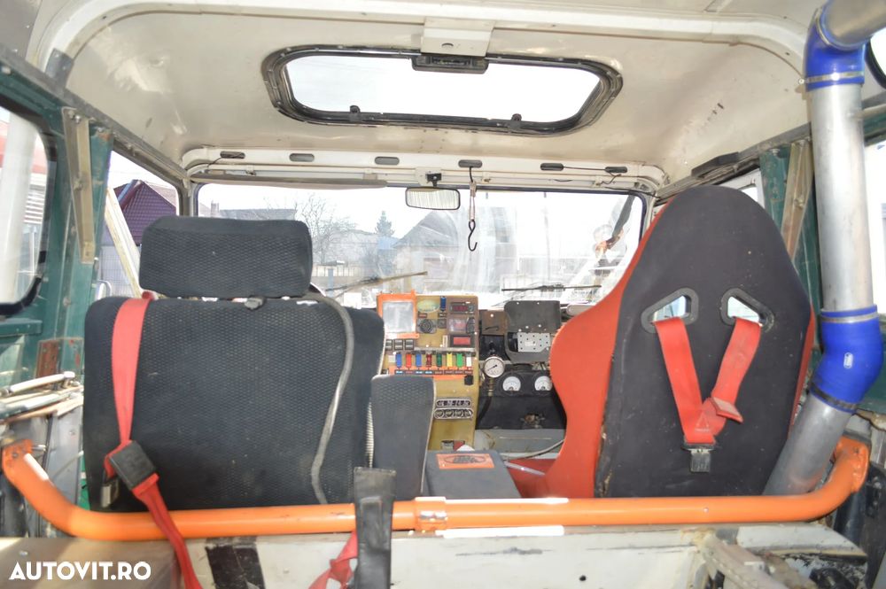 Land Rover Defender - 3