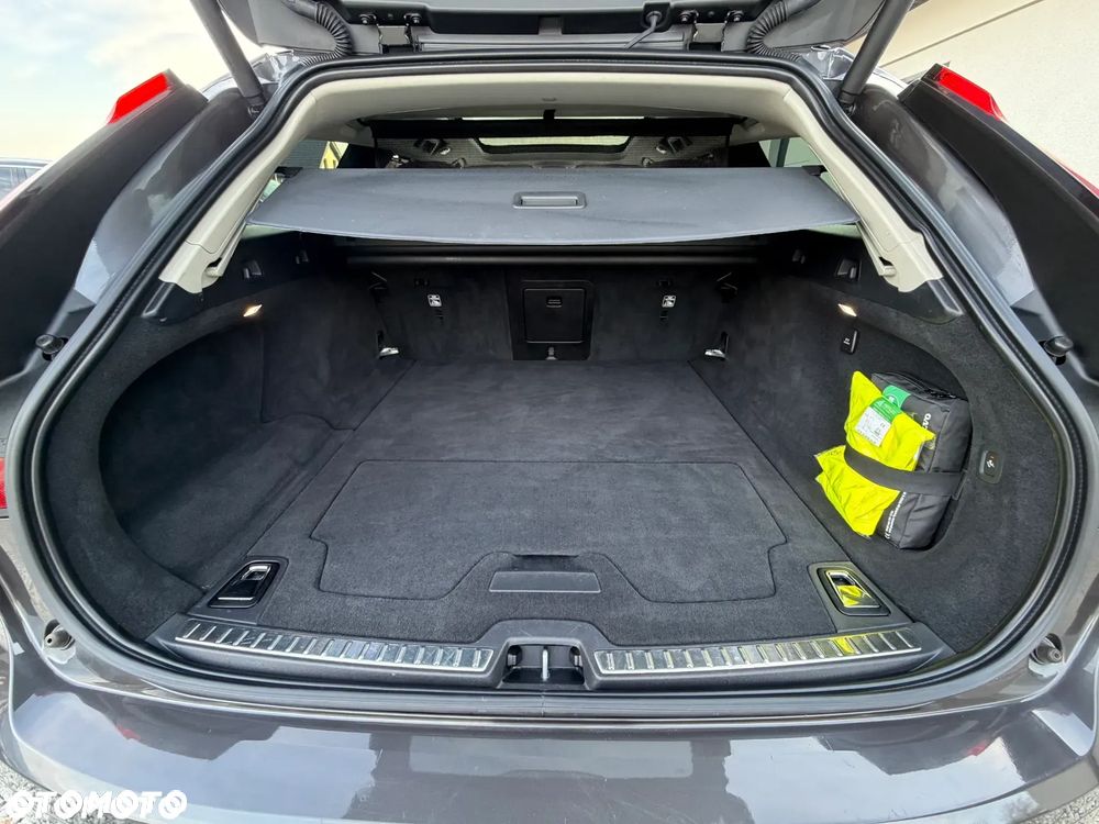 Volvo V90 Cross Country B5 D AWD Ultimate - 32