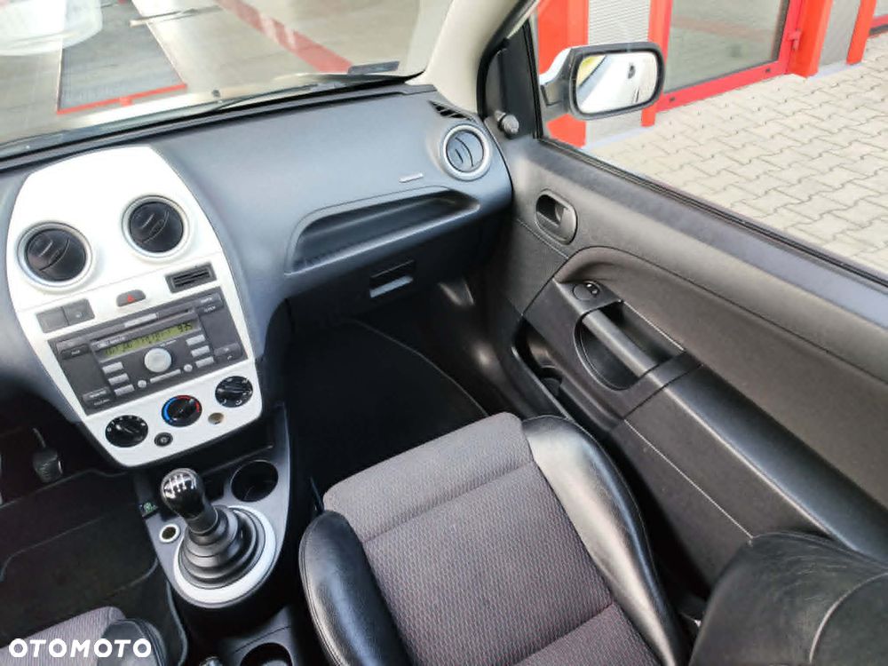 Ford Fiesta 1.3 Ambiente - 20