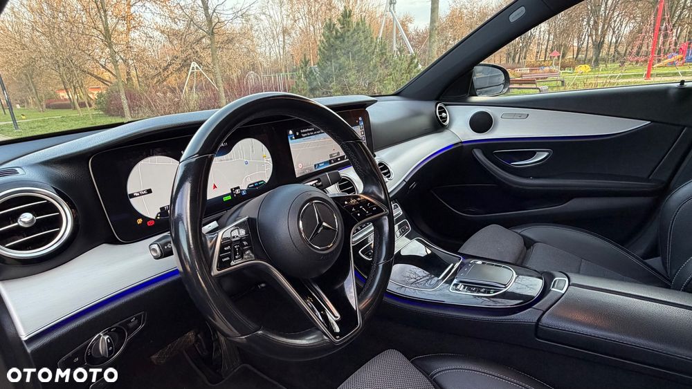 Mercedes-Benz Klasa E 220 d 9G-TRONIC - 23