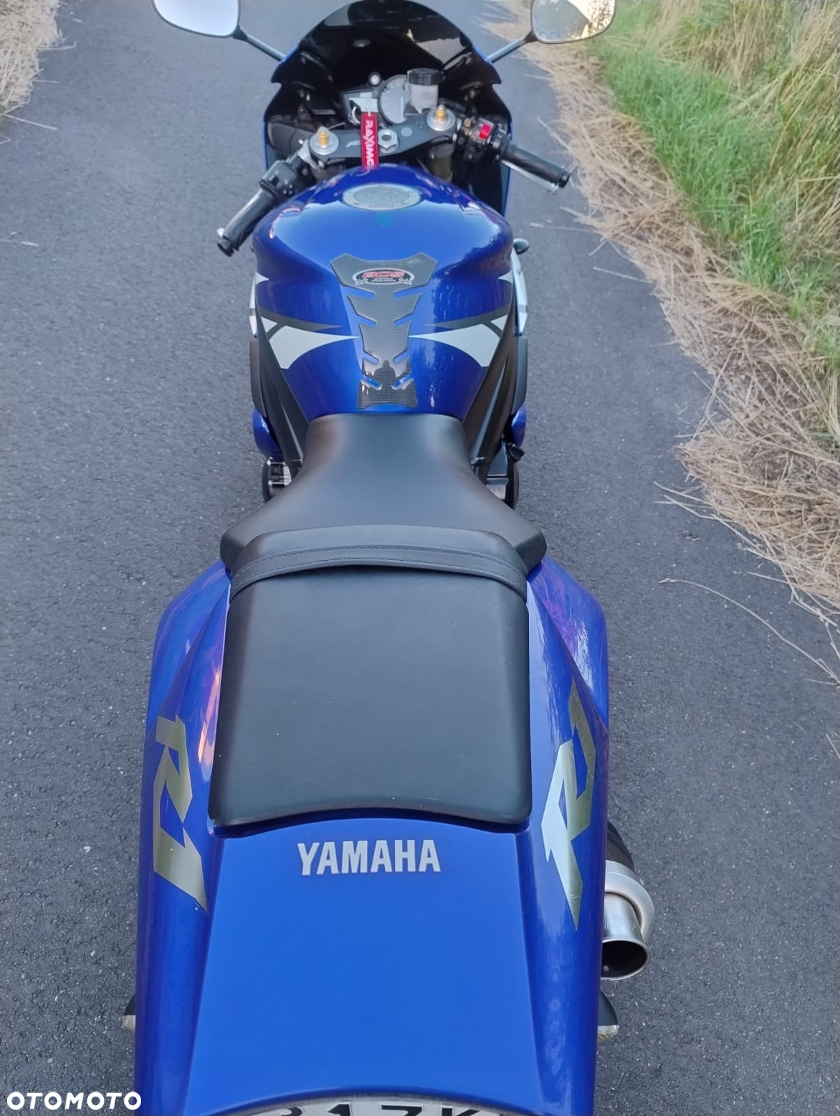 Yamaha R1 - 9