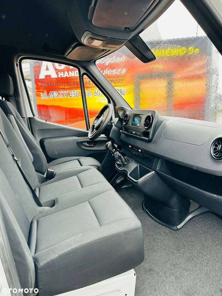 Mercedes-Benz Sprinter - 13